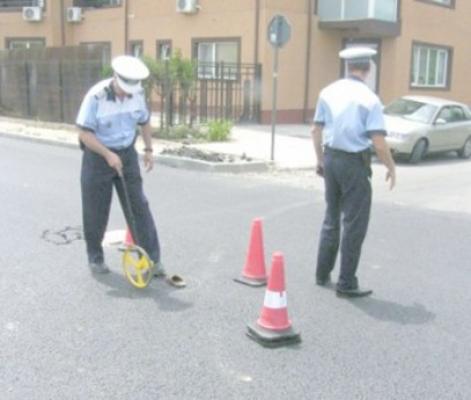 Pieton aflat sub influenţa băuturilor alcoolice, lovit de maşină